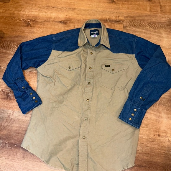 Wrangler snap large shirt - Picture 2 of 10